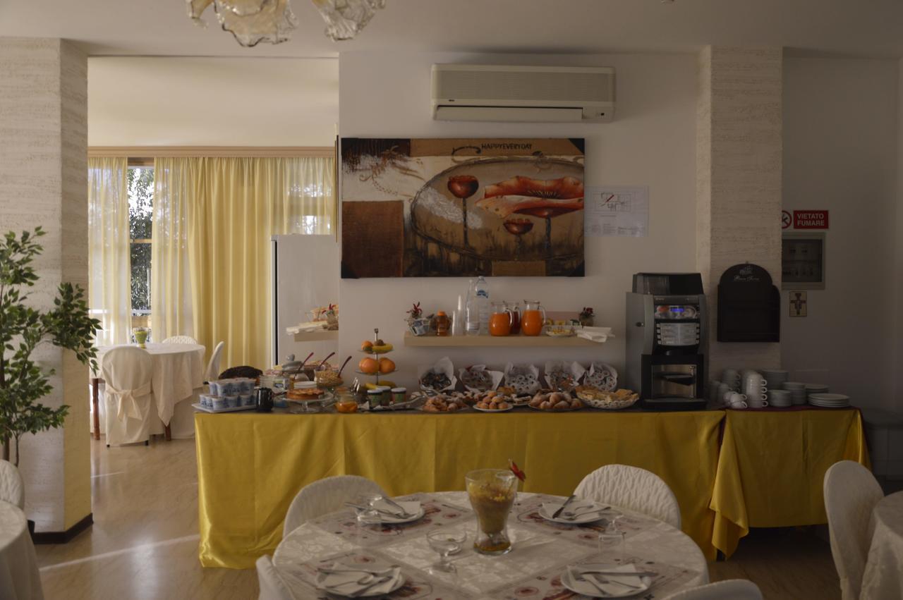 Hotel Fucsia Riccione Kültér fotó