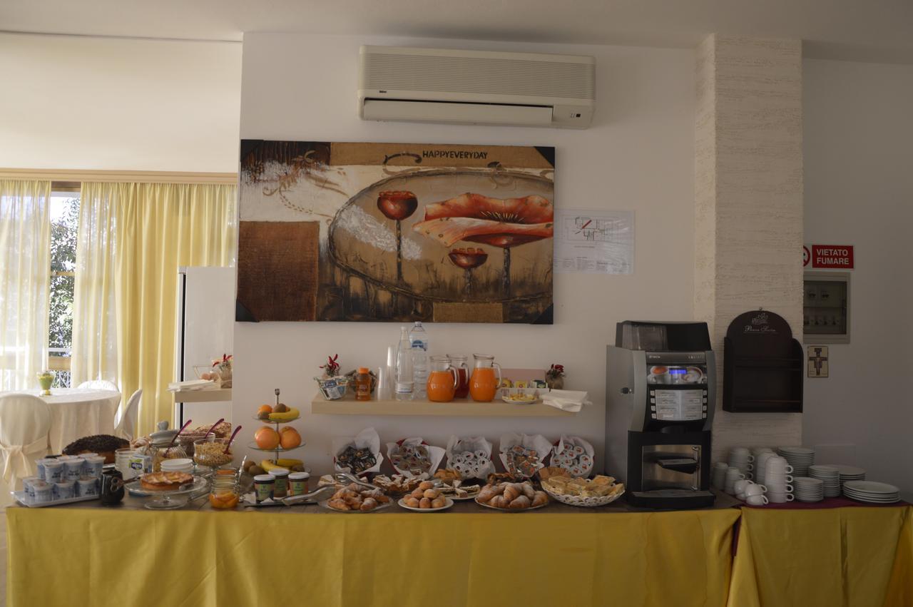 Hotel Fucsia Riccione Kültér fotó