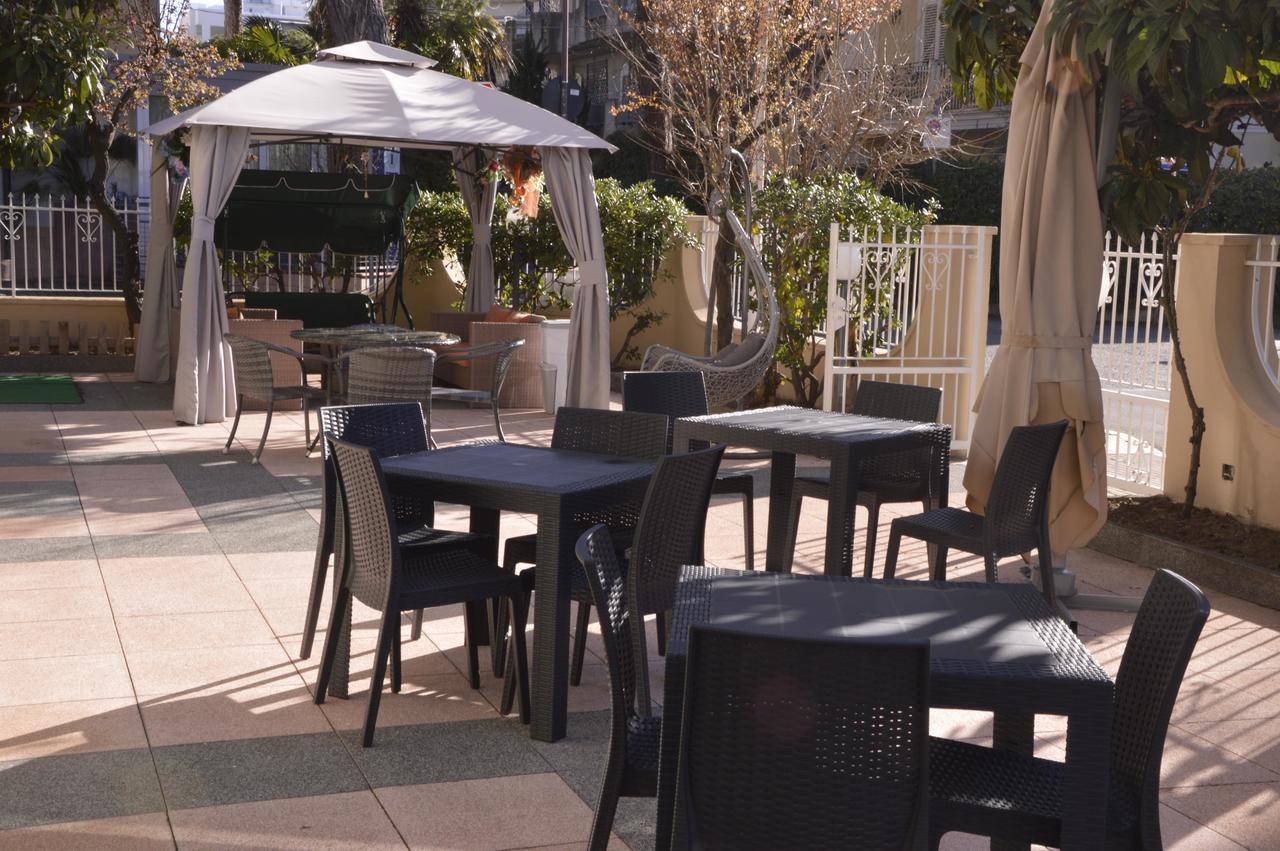 Hotel Fucsia Riccione Kültér fotó