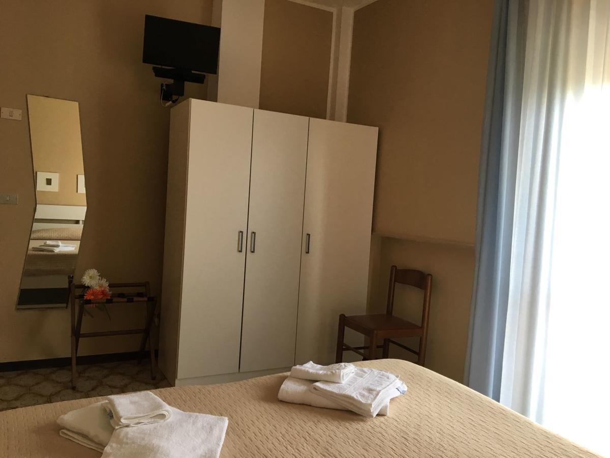 Hotel Fucsia Riccione Kültér fotó