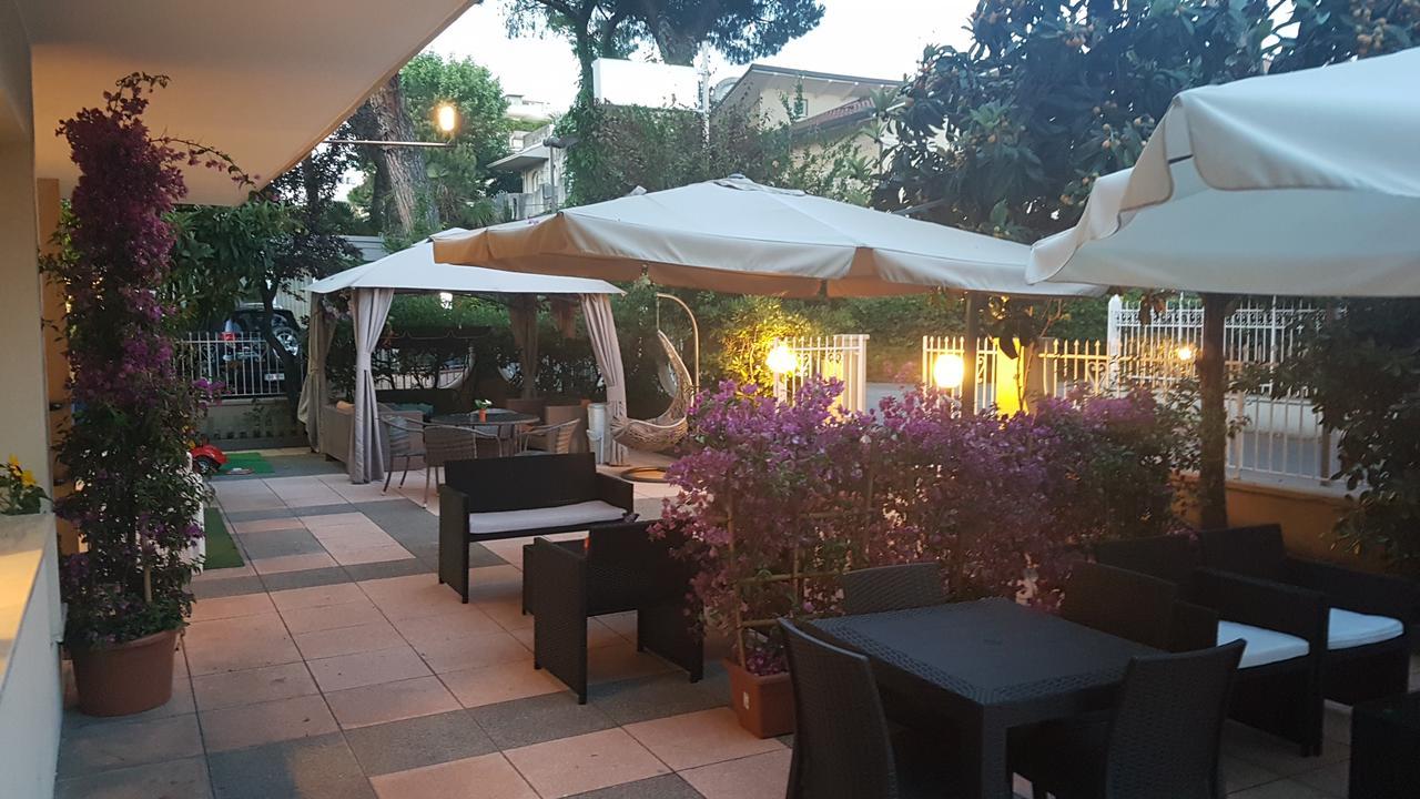 Hotel Fucsia Riccione Kültér fotó