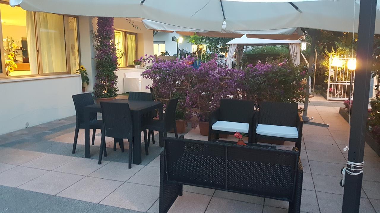 Hotel Fucsia Riccione Kültér fotó