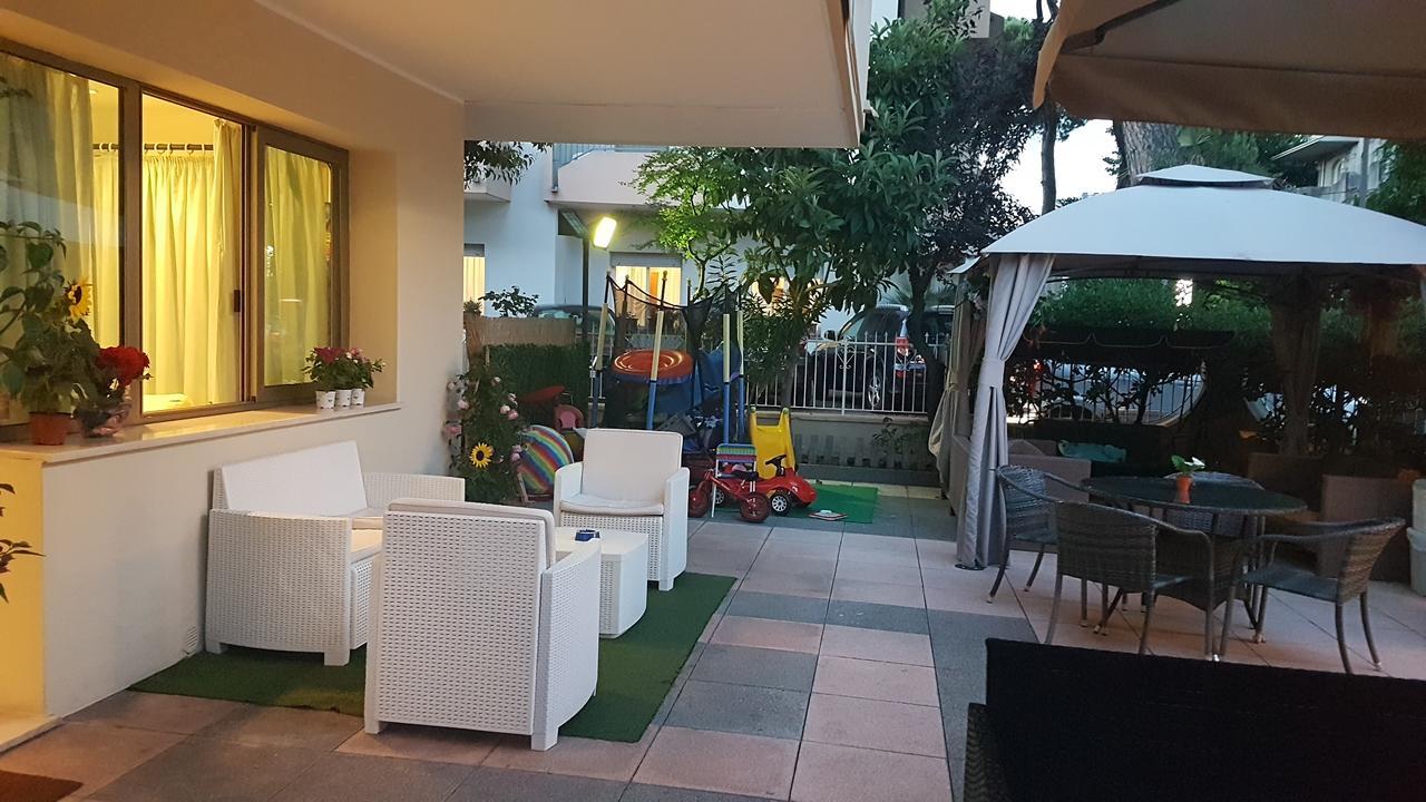 Hotel Fucsia Riccione Kültér fotó