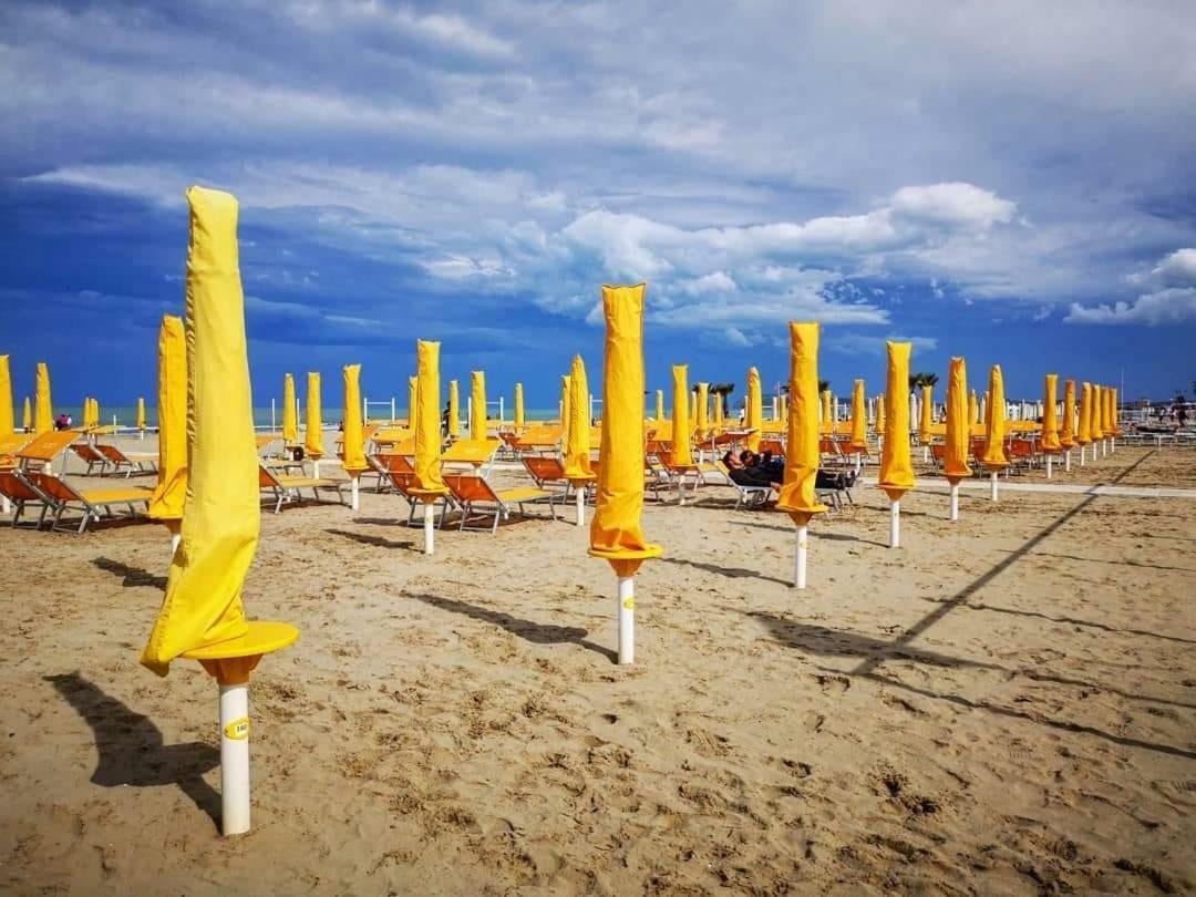 Hotel Fucsia Riccione Kültér fotó