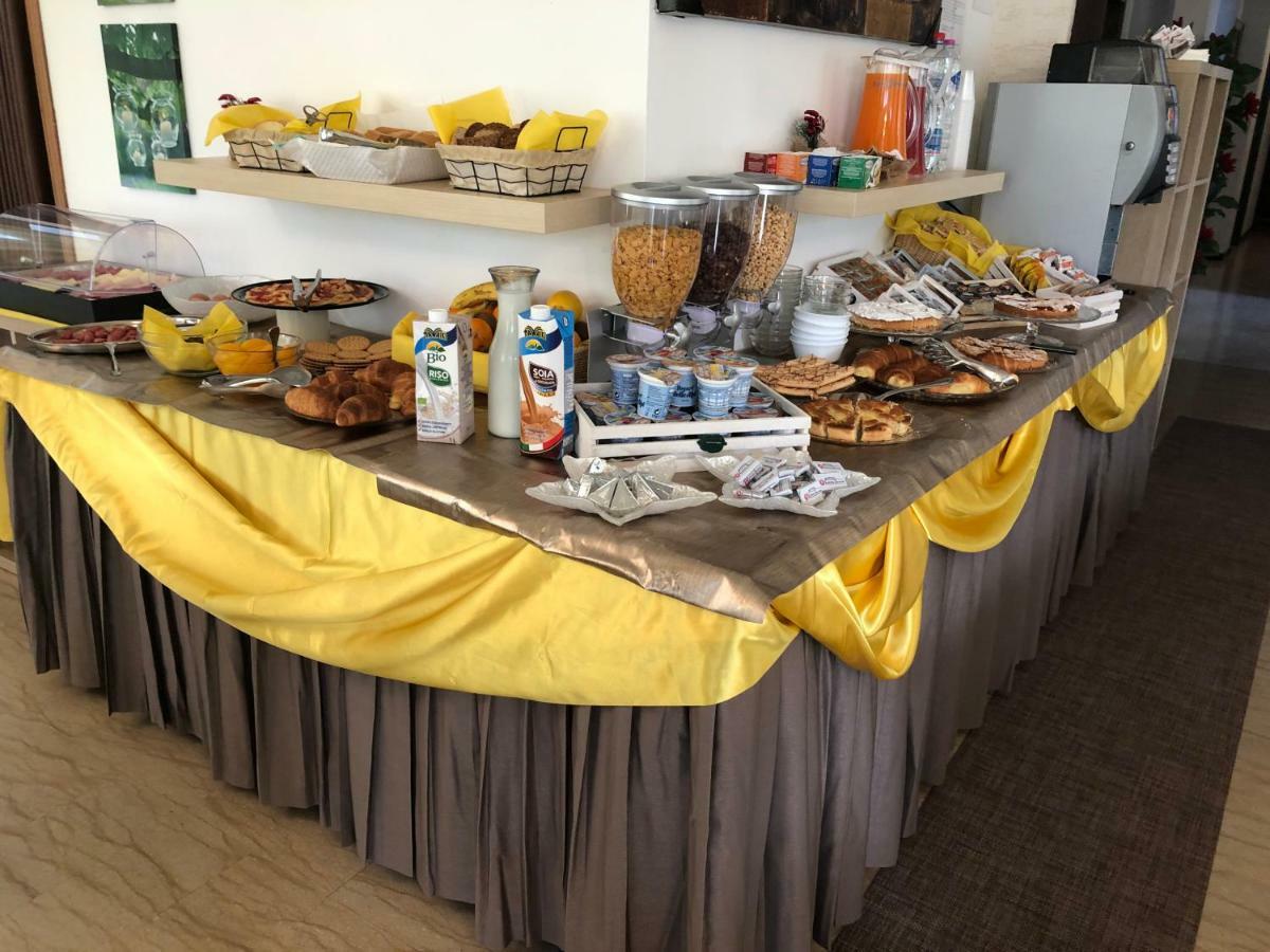 Hotel Fucsia Riccione Kültér fotó